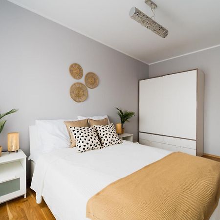 Big Apartment Old Town - 3 Rooms- 7 People-Lift- Near Town Hall ヴロツワフ エクステリア 写真